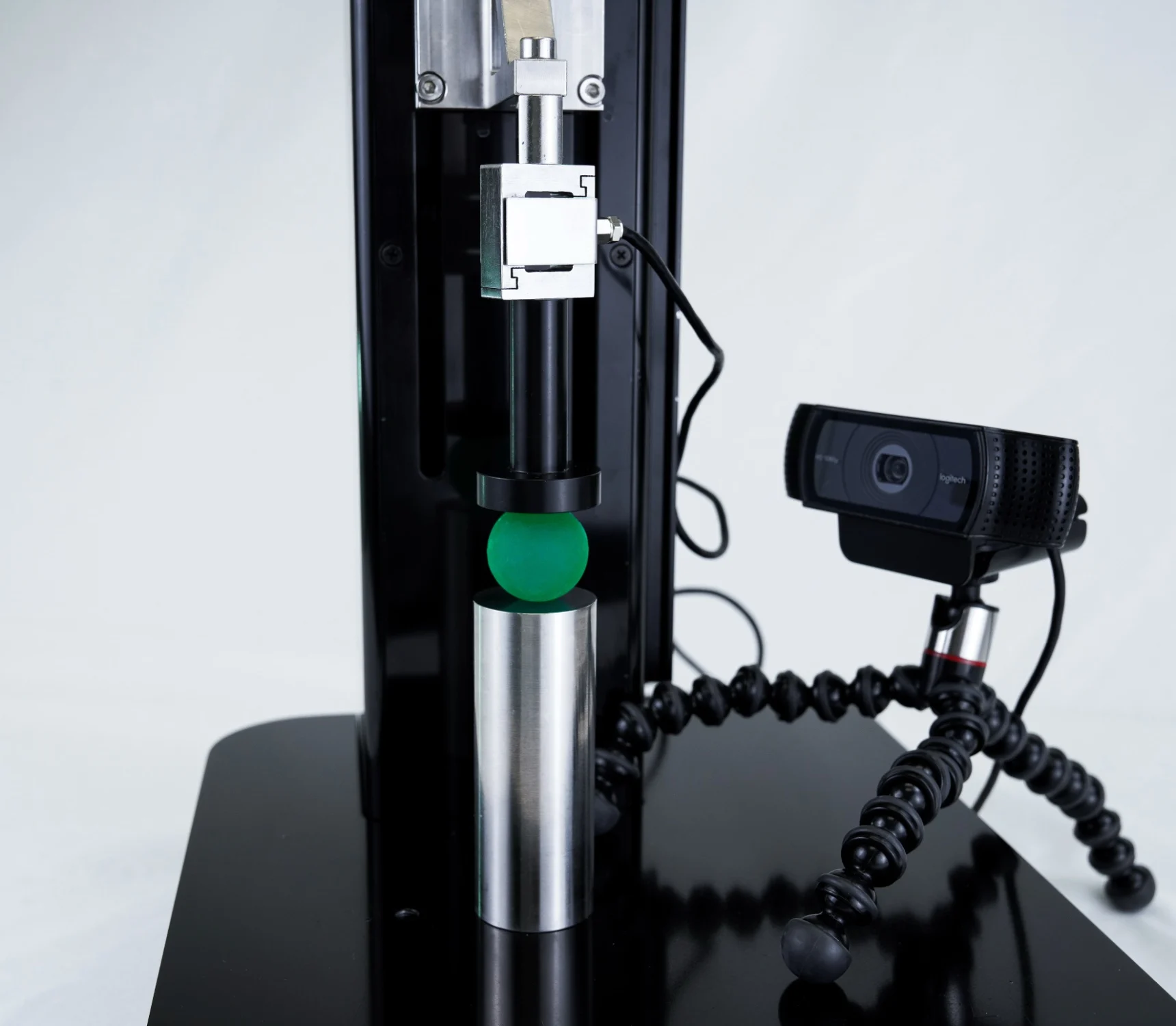A view of the UniVert with medium force setup doing compression testing on a ball