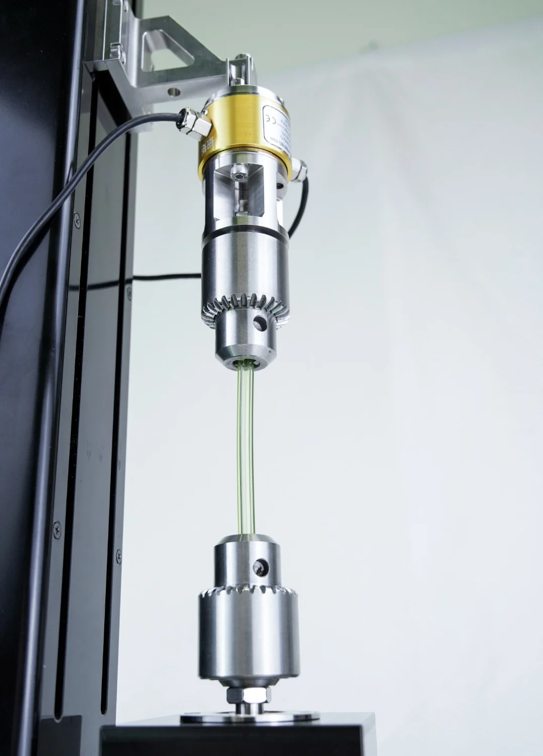 Torsion testing a specimen on the UniVert