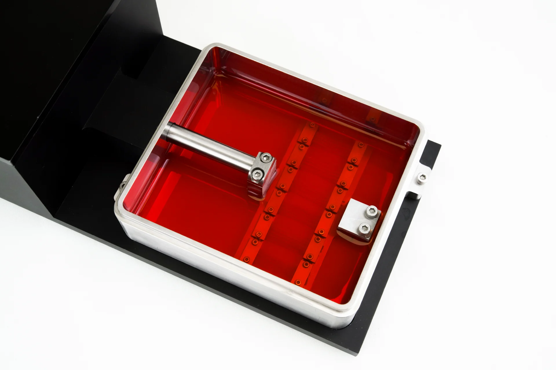 A closeup of the MCT6 setup with samples in a single chamber sharing media