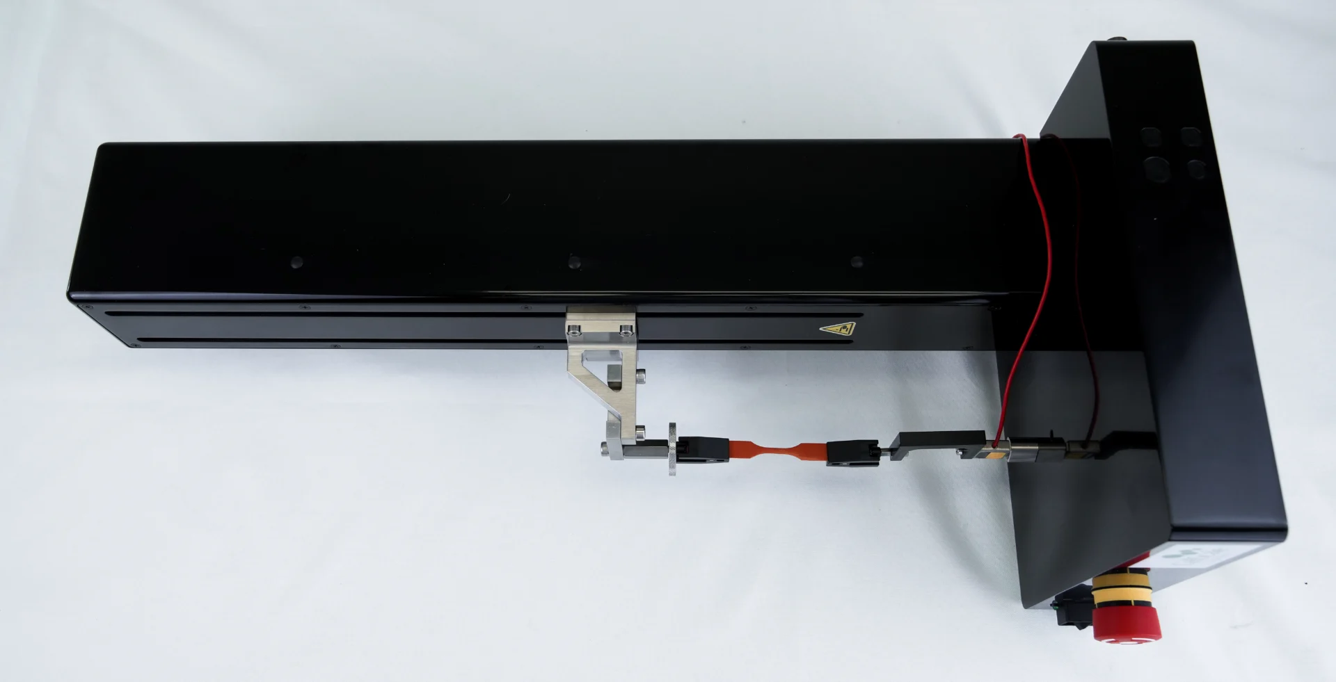 The UniVert S setup for tensile testing in teaching labs in horizontal mode