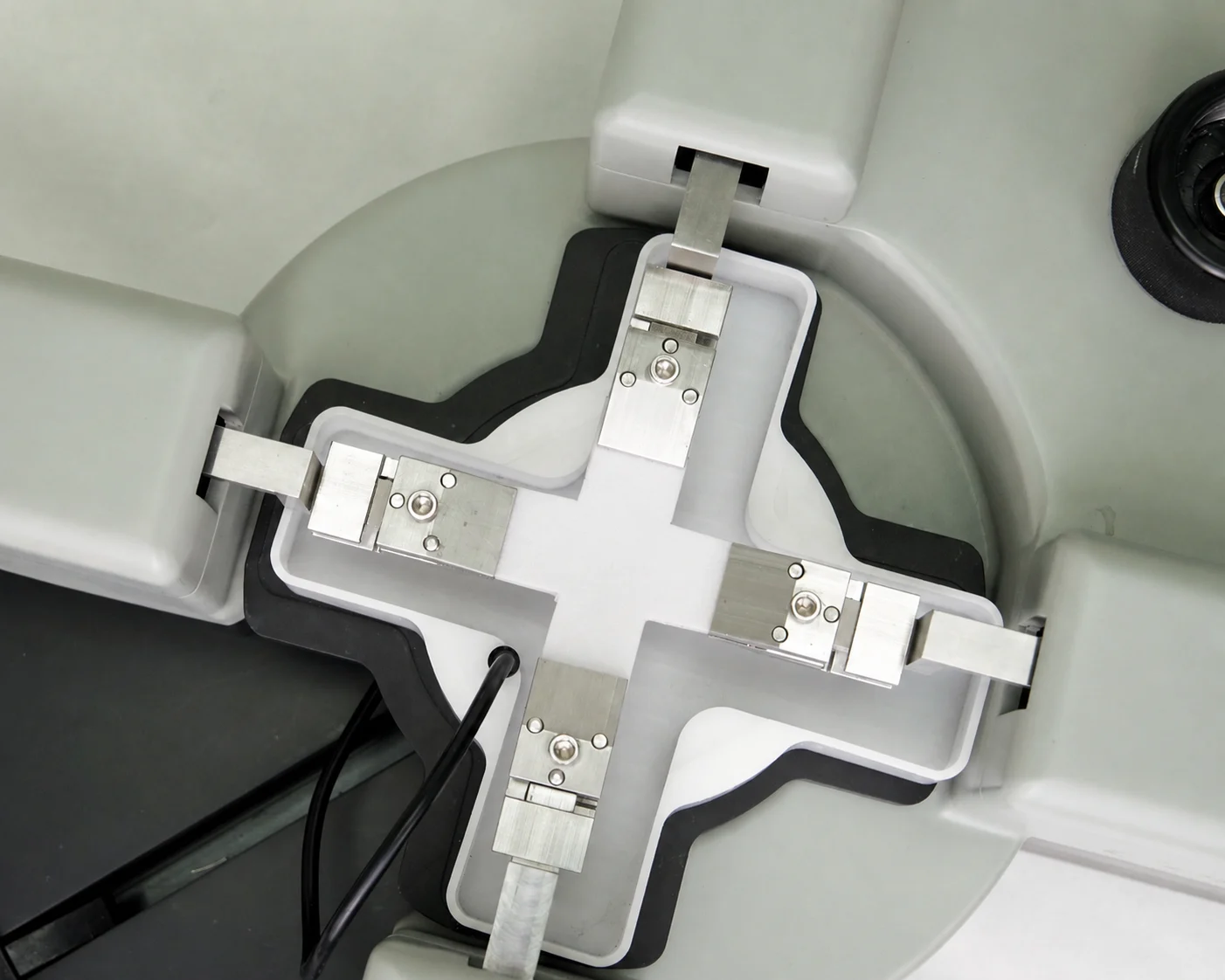 BIoTester biaxial testing on a specimen for stress relaxation testing