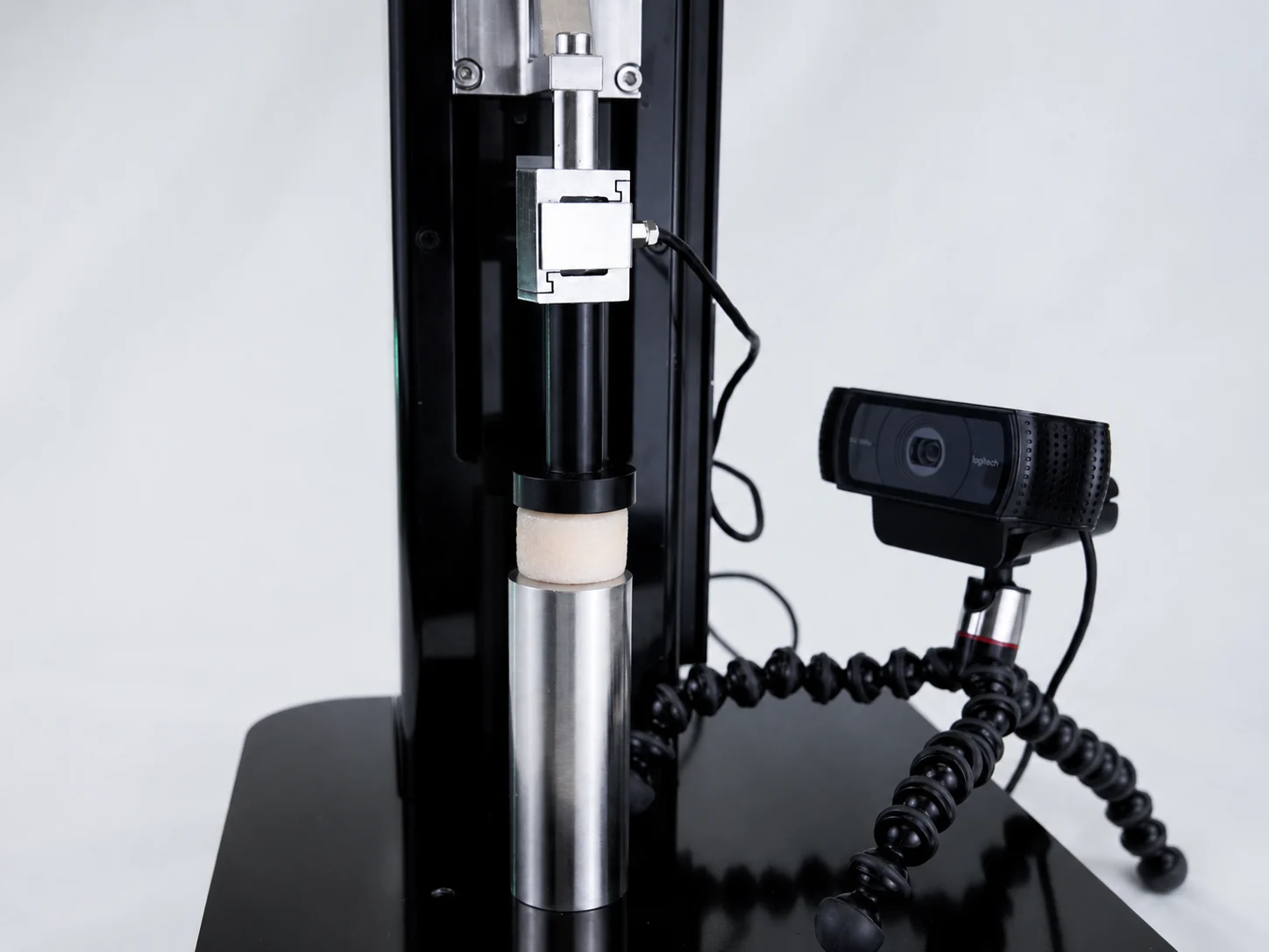 A cartilage sample being compressed on the UniVert